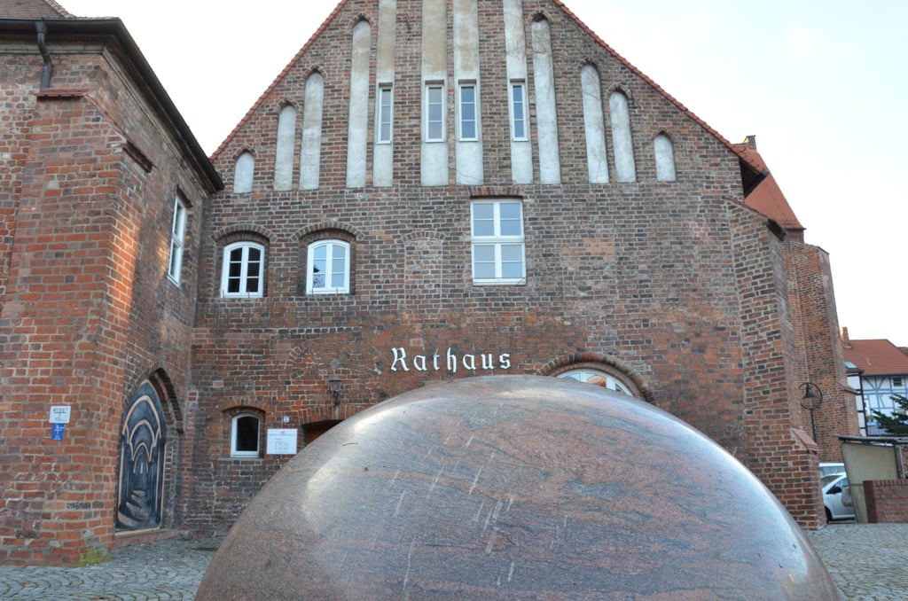 Wer als Stadtoberhaupt ins Salzwedeler Rathaus einzieht soll am 6. November ermittelt werden.