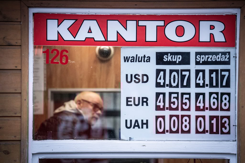An dieser polnischen Wechselstube gibt es noch Euro für ukrainisches Geld. In Halle ist das nicht mehr der Fall.