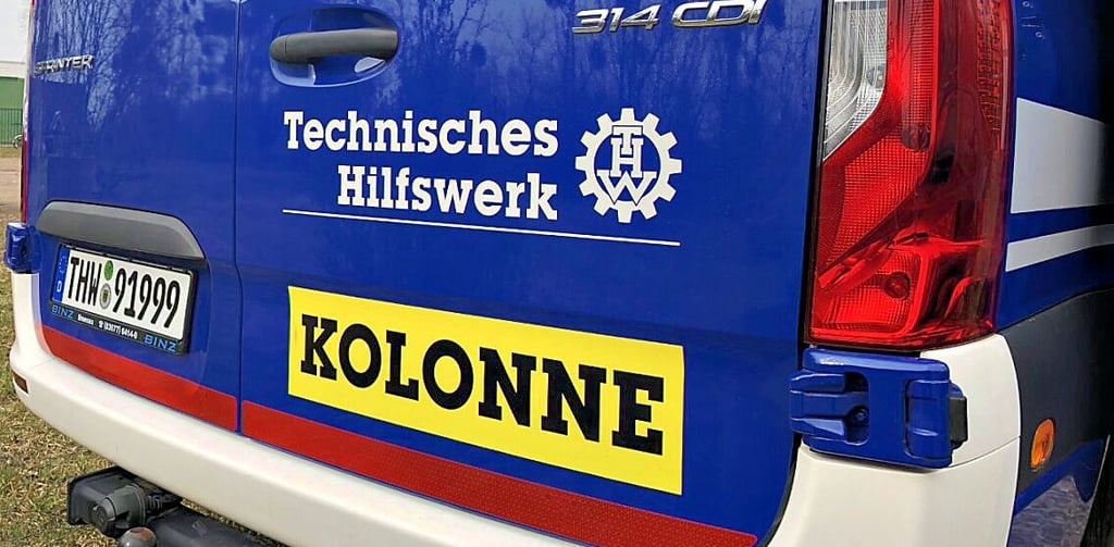 Das THW ist in Kolonne unterwegs.
