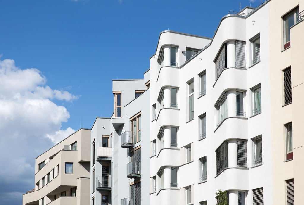 Nicht nur die Preise für Immobilen sind hoch, auch die Zinsen für die Finanzierung steigen.