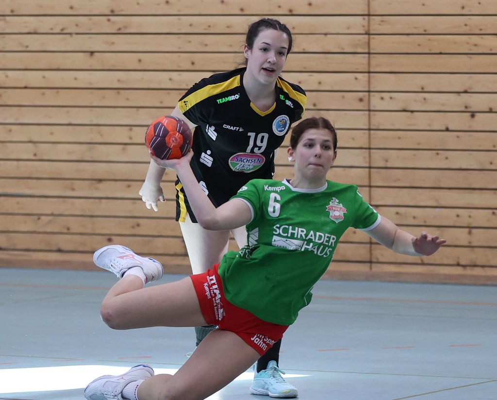 Glänzte am Wochenende mit 15 Toren: Sophie Ribbert (im Wurf). Mit dem HSV feierte sie gegen Rödertal den zweiten Saisonsieg – einen Tag nach der knappen Niederlage gegen Halle.
