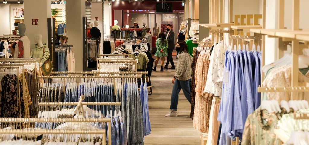 Blick ins Untergeschoss: Am Donnerstag wurde im Halleschen Einkaufspark (HEP) der 45. Modepark Röther eröffnet.