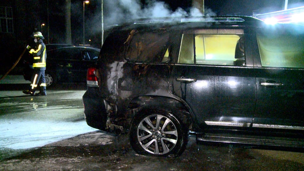 In Krefeld ist Anfang März ein Auto mit einem ukrainischen Kennzeichen in Brand geraten. Die Polizei ermittelt.