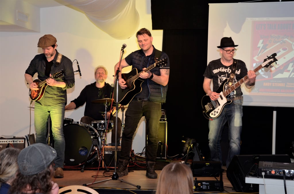 Nach zwölf Jahren steht Fatun erstmals wieder auf der Bühne - zur Gesprächsreihe "Let's talk about music" in der Kulturfabrik. Dort hat Andy Steinke (rechts) über sein "musikalisches" Leben geplaudert.