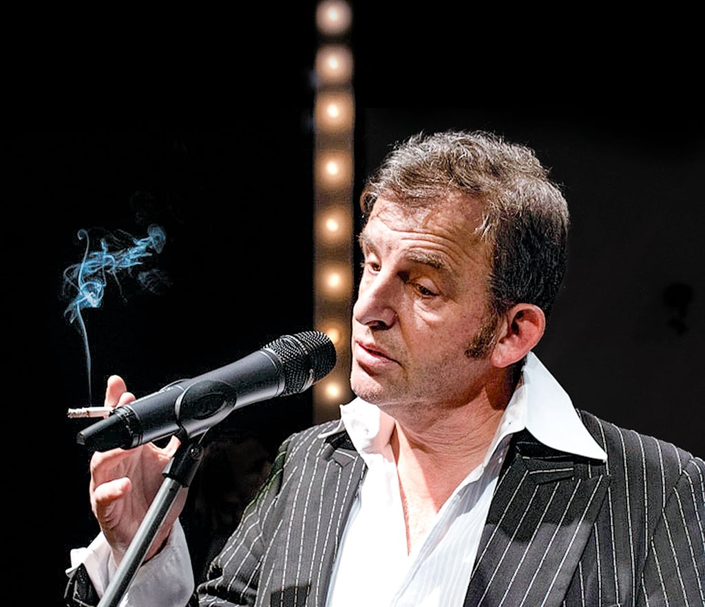Dominique Horwitz schlüpft in die Rolle des französischen Chansonniers Serge Gainsbourg.