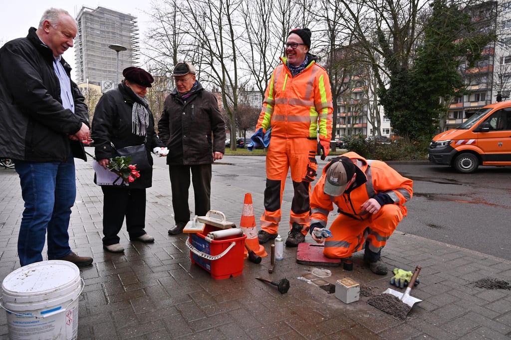In der Magdeburger Innenstadt musste ein Stolperstein für jüdische Opfer des Nationalsozialismus ersetzt werden. Nun tauchte das Original wieder auf.