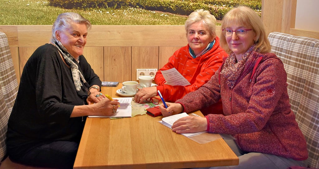 Gisela Wesemann-Möller (von links), Regina Görner und Marina Prievenau stecken voll in den Vorbereitungen, denn sie haben etwas Besonderes vor.