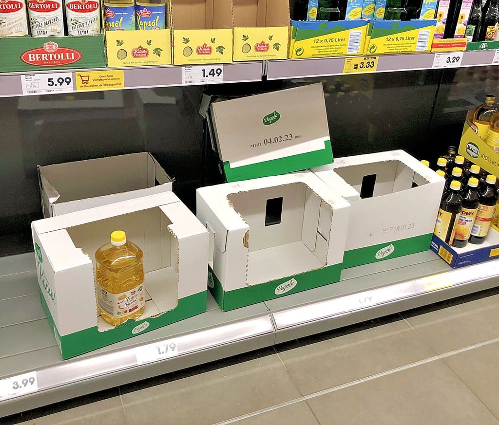 Billiges Öl fast weg: Blick in ein Supermarkt-Regal.