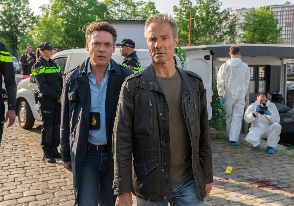 Kommissar Bram de Groot (Fedja van Huet, l) und sein deutscher Kollege Alex Pollack (Hannes Jaenicke).