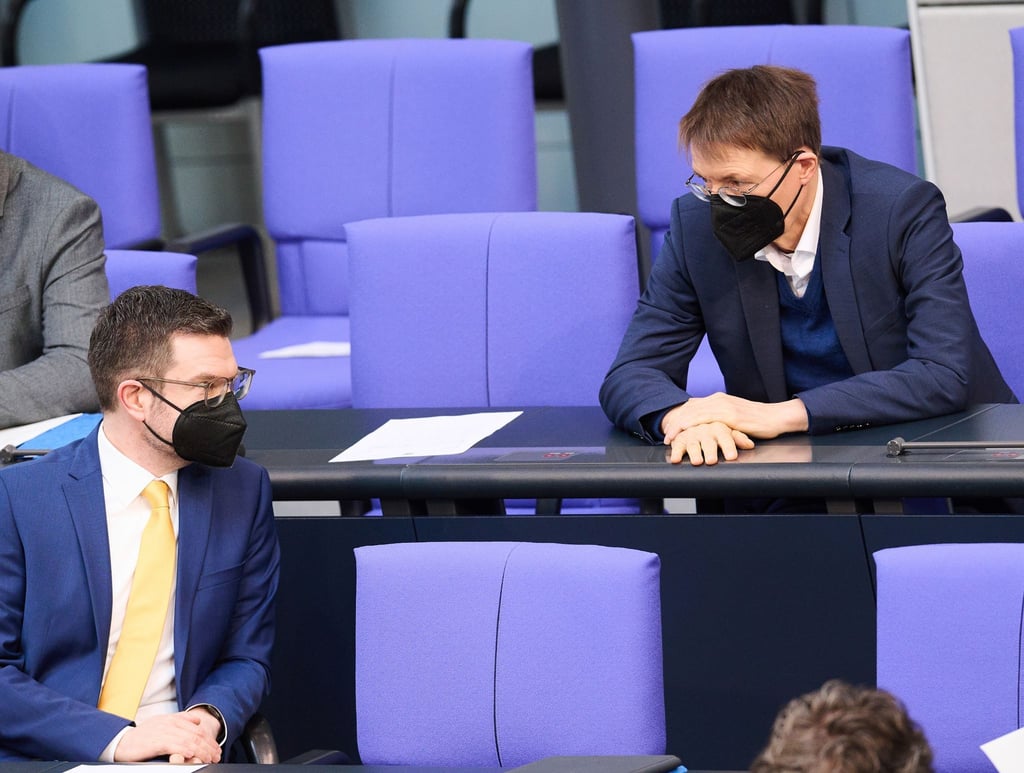 Die neuen Regelungen im Infektionsschutzgesetz gehen auf einen Kompromiss zwischen Bundesjustizminister Marco Buschmann (l) und Bundesgesundheitsminister Karl Lauterbach zurück.
