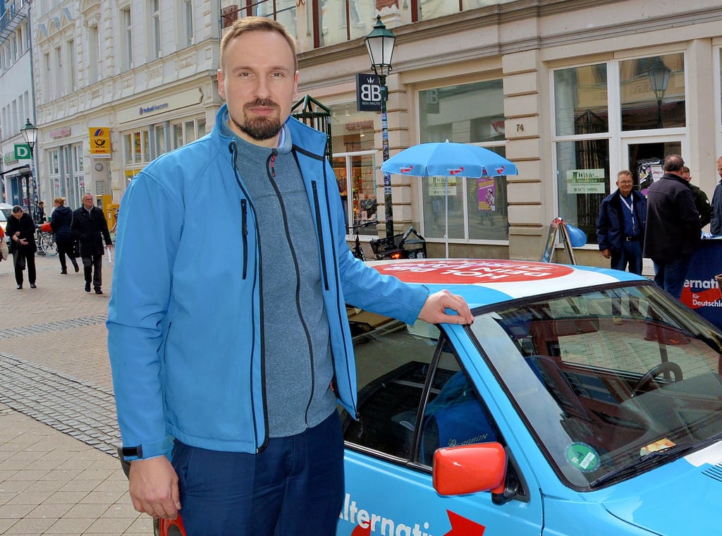 Arno Bausemer ist gern als Wahlkämpfer unterwegs und kommt mit Bürgern ins Gespräch. Aktuell parkt er mit dem Wahlauto in Stendal und in den Ortsteilen.