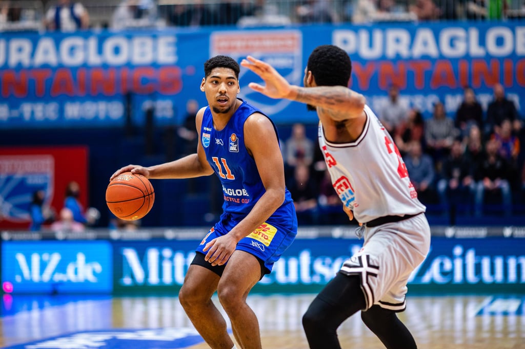 Kostja Mushidi für den MBC am Ball im Heimspiel gegen Gießen.