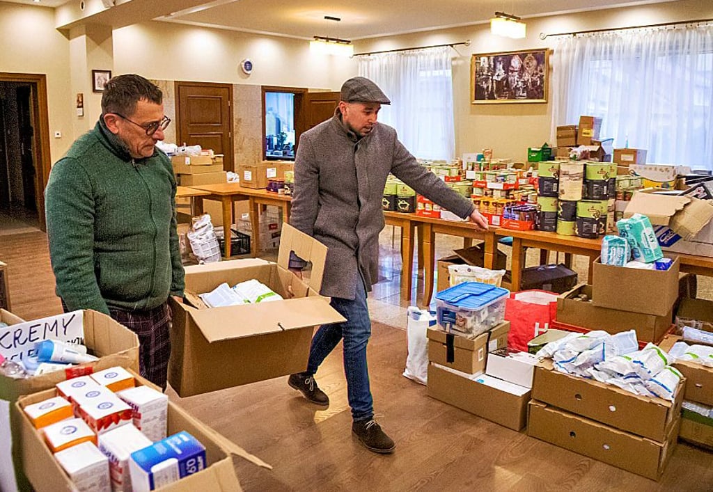 Die Naumburger Spenden werden im Gemeinderaum gesammelt und am Nachmittag nach Lwiw gebracht.