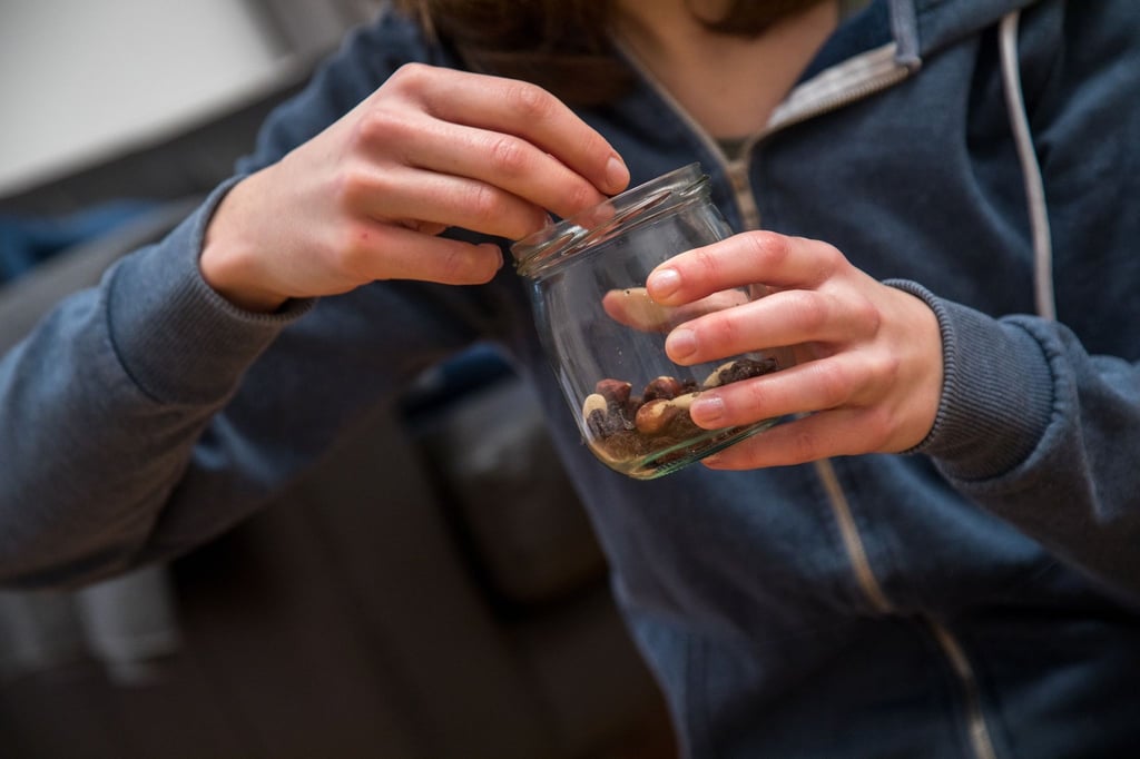 Viele Krebspatienten sind von Appetitlosigkeit betroffen. Meldet sich der Hunger zwischendurch dennoch, sollten sie einen Snack parat haben.