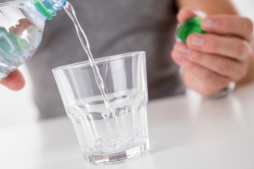 Der Absatz von Mineralwasser ging 2021 weiter zurück. Gründe sieht die Branche im Corona-Lockdown und dem durchwachsenen Sommer.