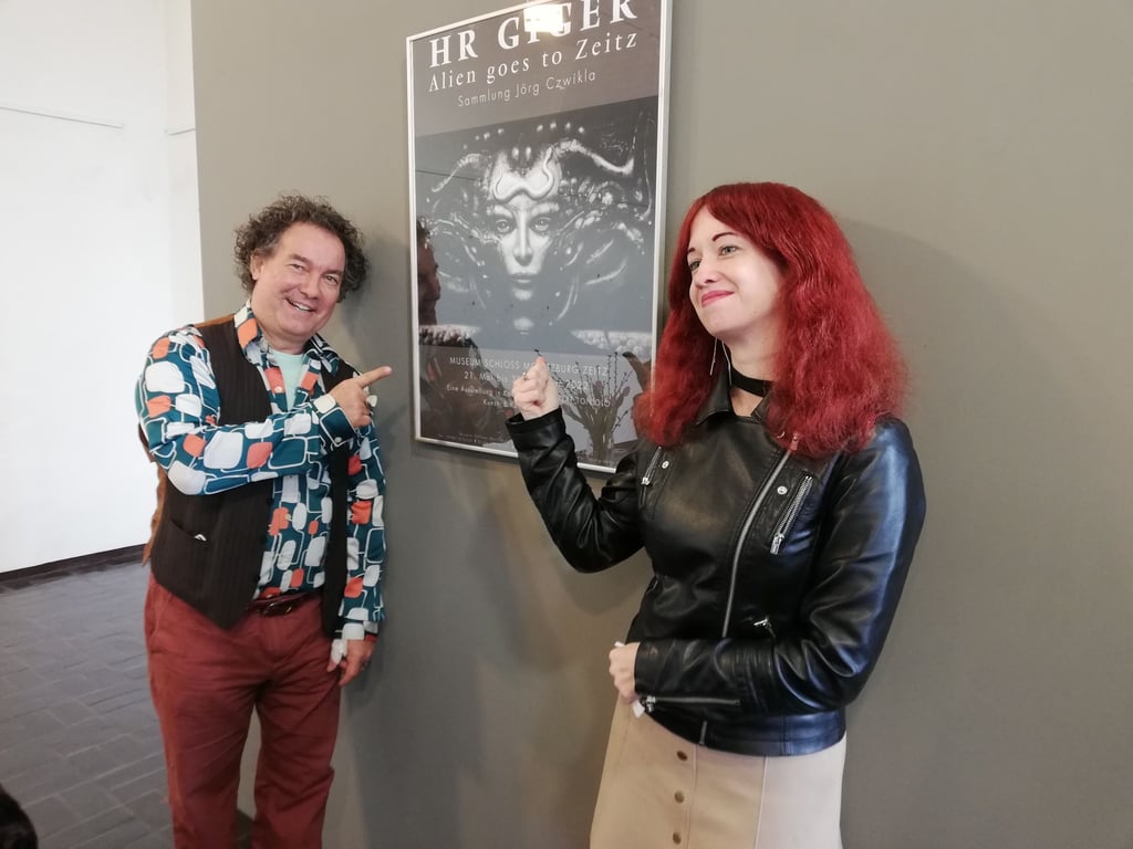 Kerstin Borchhardt, Kuratorin der Ausstellung, und Künstler Beat Toniolo stellten am Freitag die geplante Ausstellung HP Giger, "Alien goes to Zeitz" im Schloss Moritzburg vor.