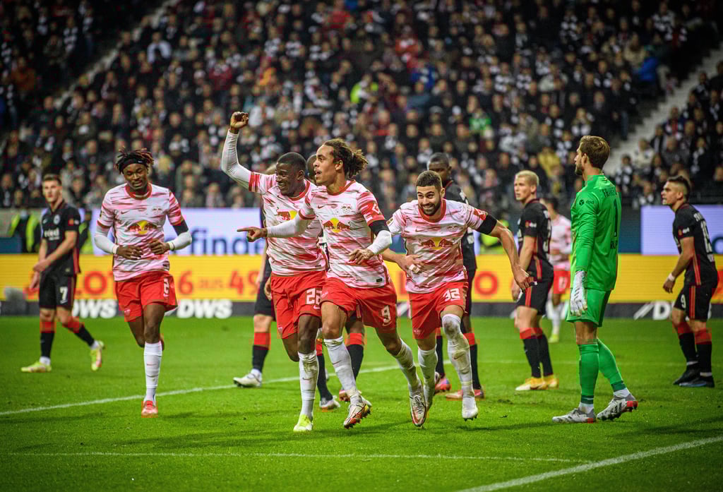 RB leipzig jubelt gegen Eintracht Frankfurt.