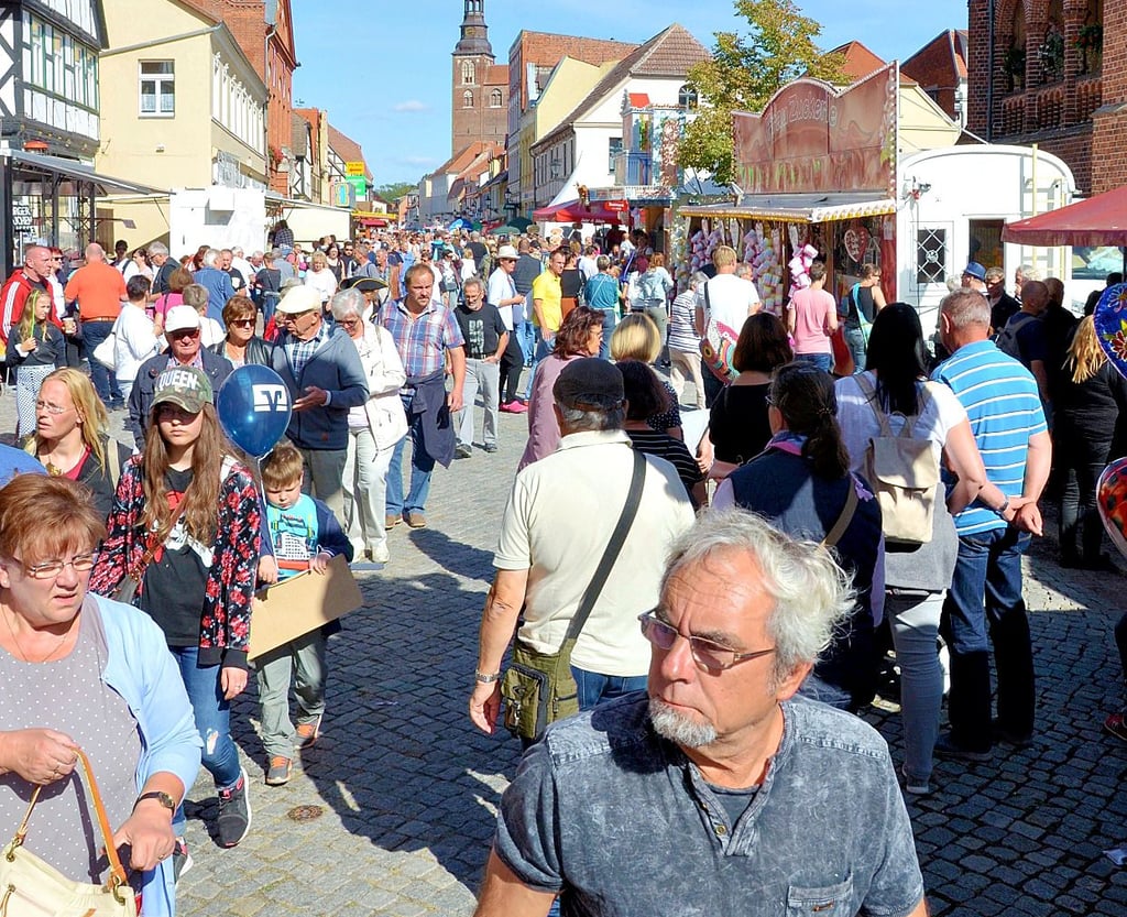 Besucher in der Tangermünder Innenstadt – ein Bild dieser Art bietet sich nur zu großen Festen.