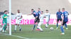 Ex-HFC-Profi Lukas Boeder (r.) trifft für Saarbrücken zum 1:0 gegen Halle.