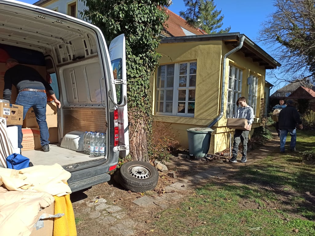 Der 13-jährige Alexander ist mit Mutter und Bruder aus Kiew geflohen, jetzt hilft er anderen Flüchtlingen.