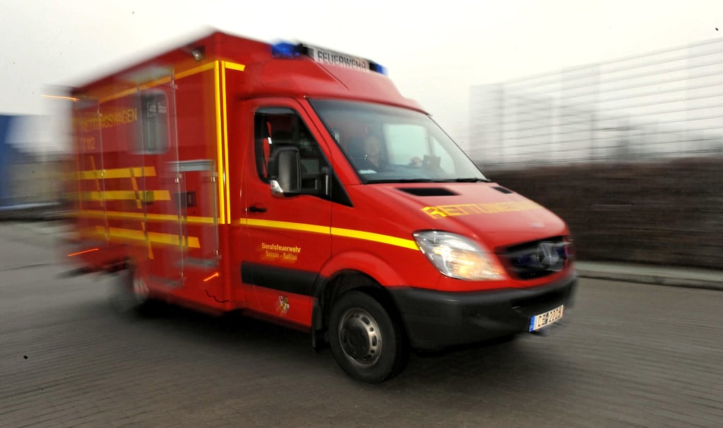 Ein Rettungswagen der Berufsfeuerwehr Dessau.