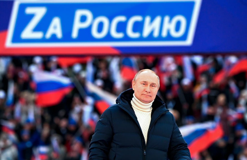 Wladimir Putin hält am achten Jahrestag der Einverleibung der Halbinsel Krim eine Rede in Moskau.