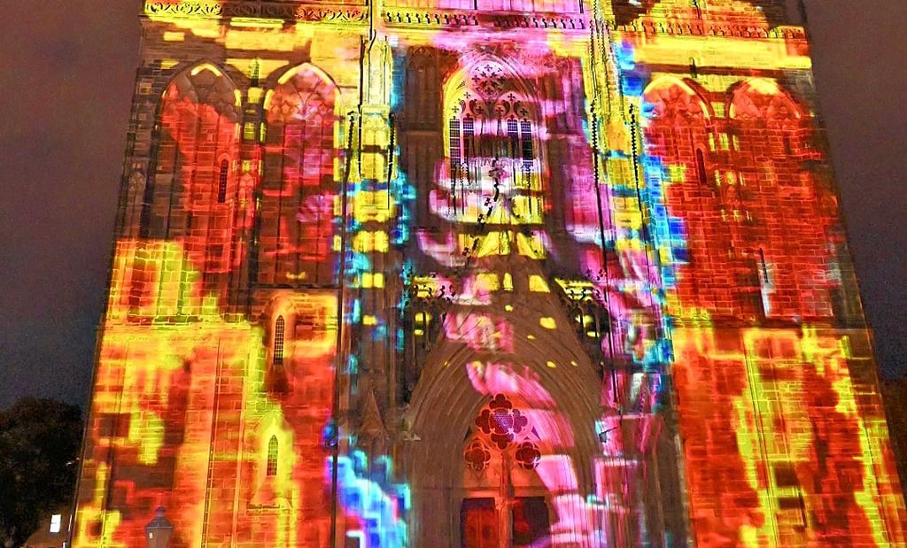 Mit farbigen Strukturen und Formen soll in der kommenden Woche der Innenraum der Parchener Kirche bestrahlt werden, ähnlich wie der Magdeburger Dom bei der „in Light"-Aktion.