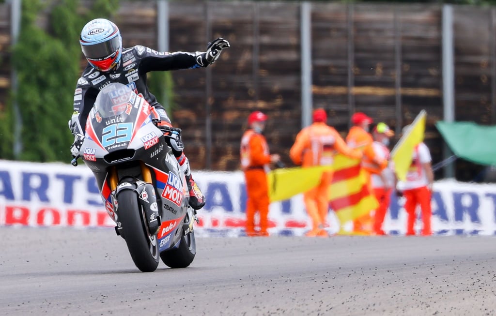 Der deutsche Motorradpilot Marcel Schrötter will trotz seiner Verletzung fahren.