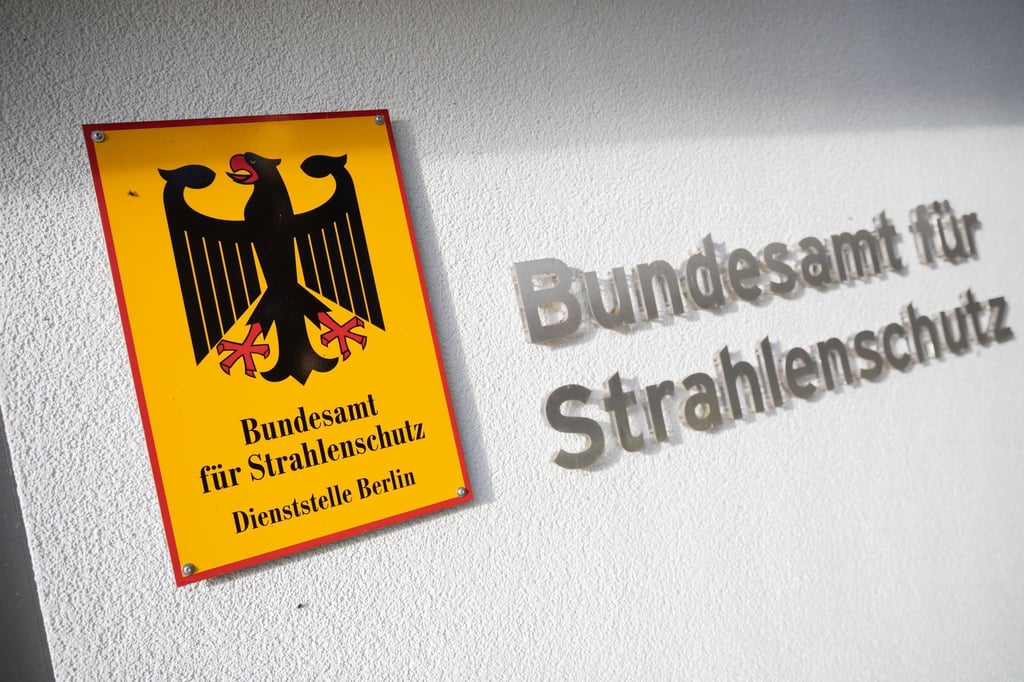 Das Bundesamt für Strahlenschutz sieht derzeit keine Anzeichen dafür, dass radioaktive Stoffe in der Ukraine ausgetreten sind.