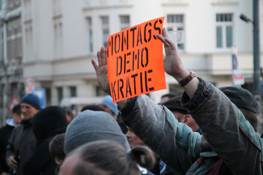 Auch an diesem Montag zog die "Bewegung Halle" wieder durch Halle, allerdings folgten ihr deutlich weniger Teilnehmer.