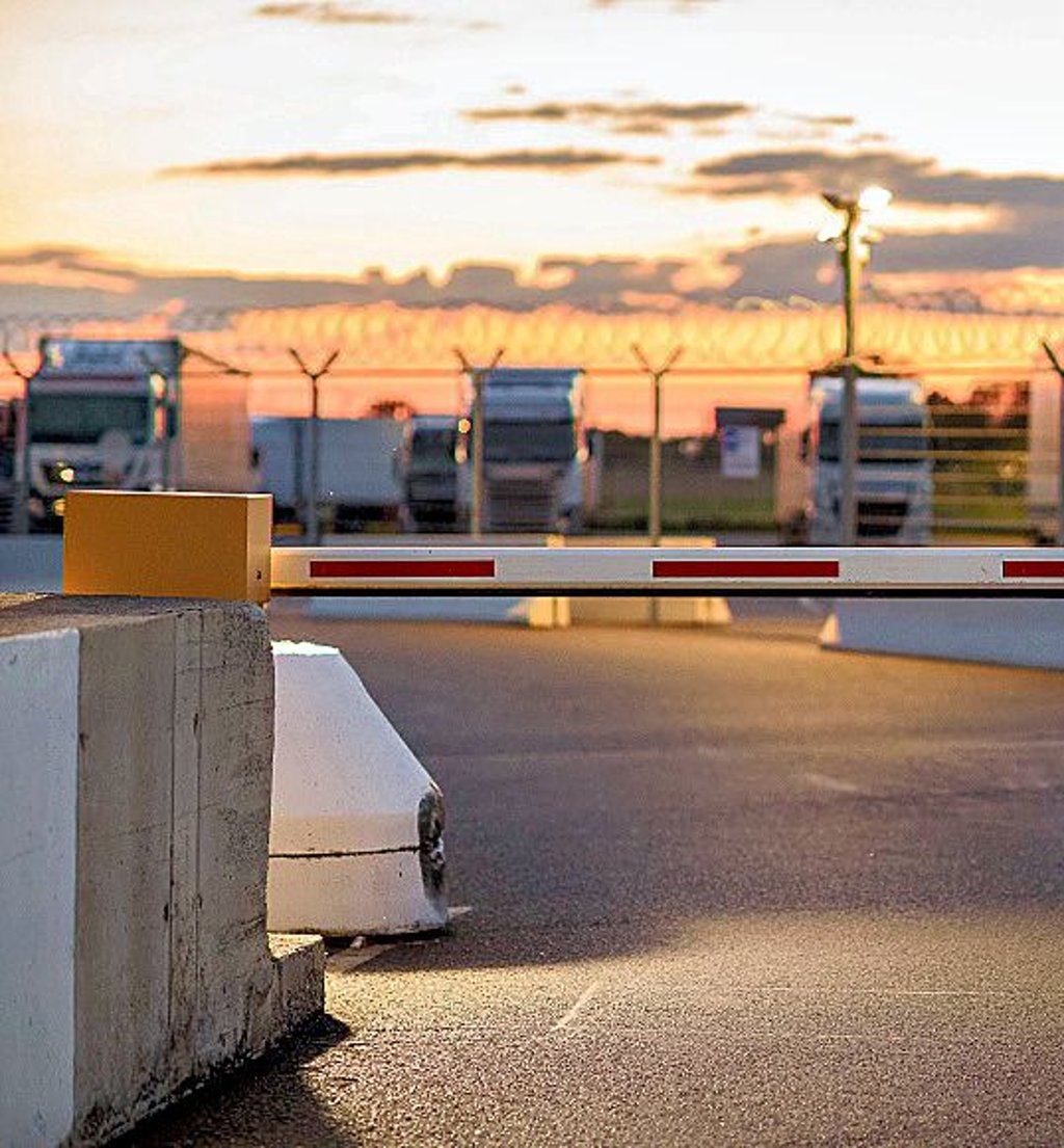 Lkw-Parkplatz am Autohof in Uhrsleben nahe der A2