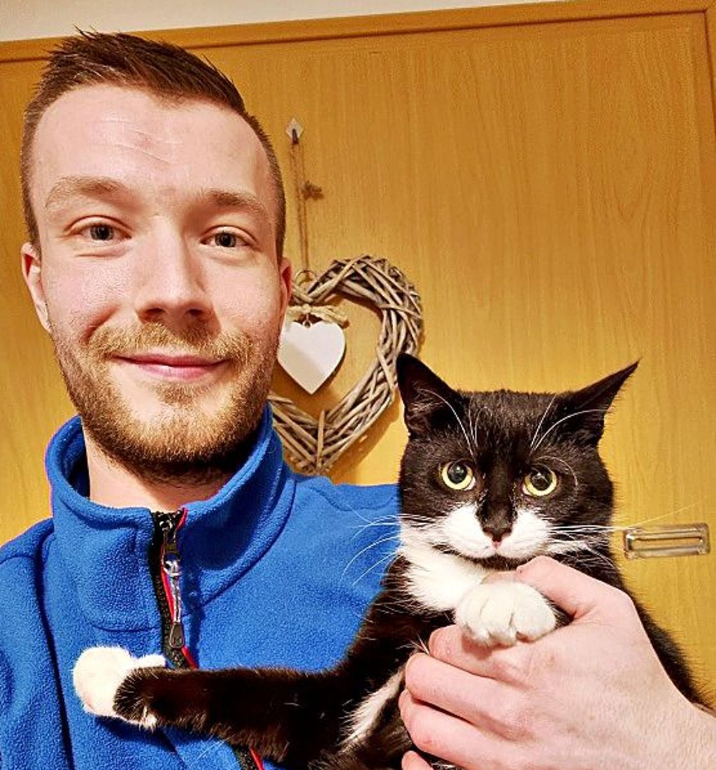 Danny Eberding mit Kater Mecky.