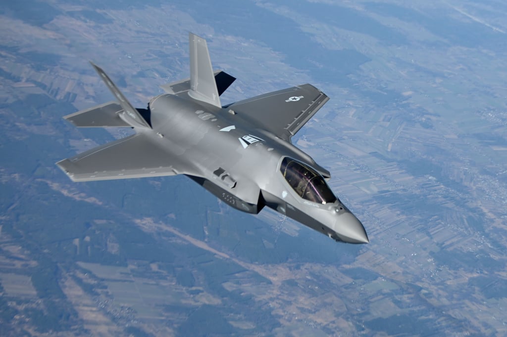 Ein Tarnkappenjet Lockheed-Martin F-35
