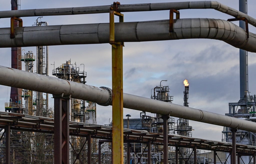 Der russische Ölkonzern Rosneft ist an der PCK-Raffinerie beteiligt.