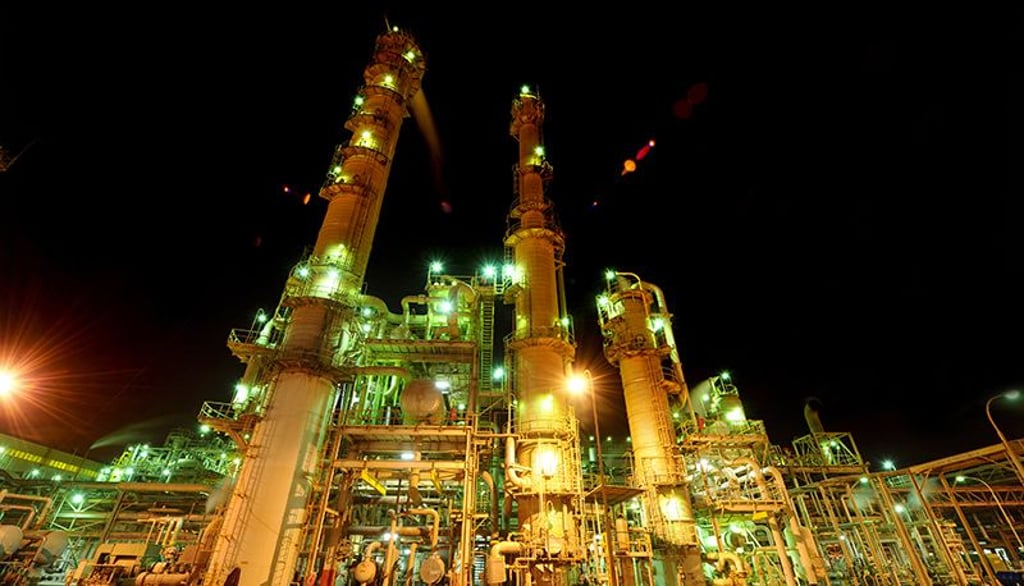 ADNOC betreibt auch große Chemieanlagen und will einer der weltweit größten Produzenten von blauem und grünem Wasserstoff werden.