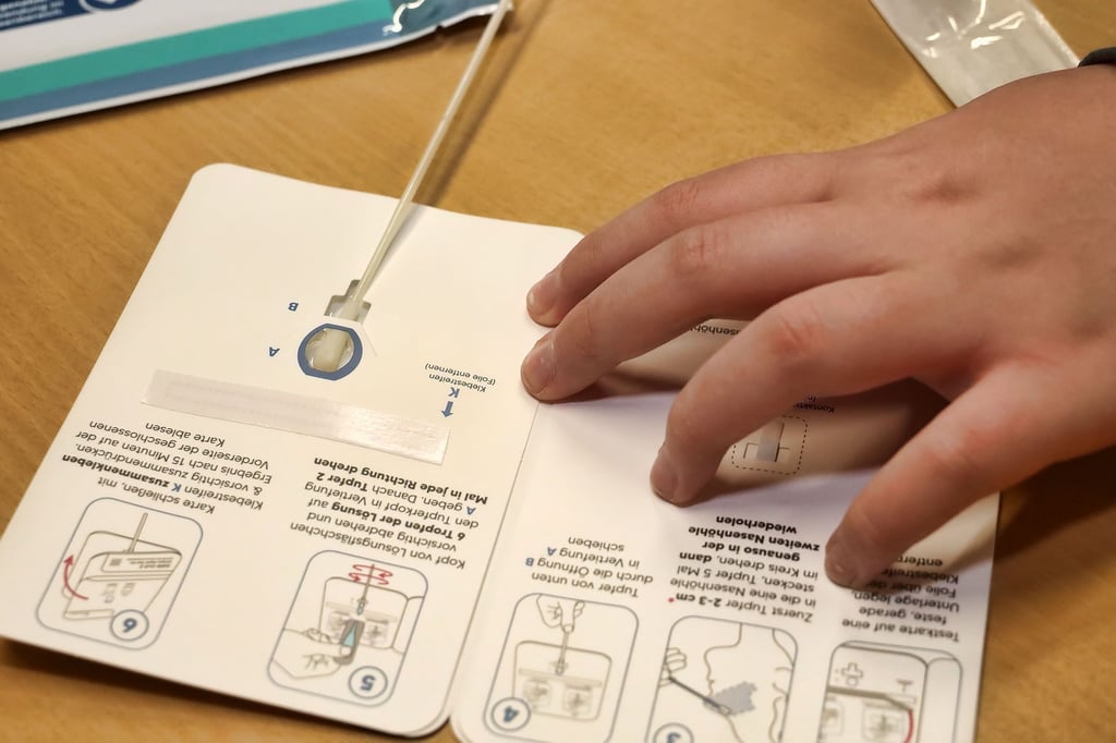 Dreimal die Woche testen sich die Schüler auf das Corona-Virus.