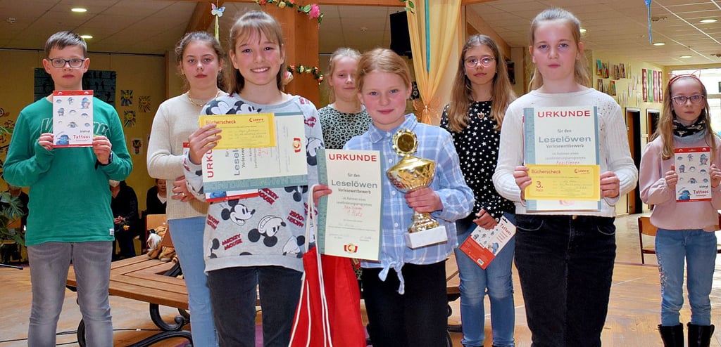 Mia (M.) gewann den Rezitatorenwettbewerb an der Grundschule „Am Weinberg“ in Gommern. Sonja (l.) und Lilly belegten die Plätze 2 und 3.