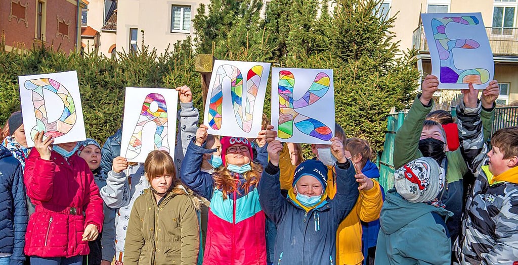 Klar, dass sich die Mädchen und Jungen bei ihrem spendablen Schulträger - der Stadt Naumburg - für die Investition bedanken.