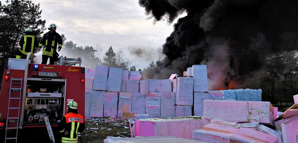 Bei der Brandbekämpfung auf dem Klietzer Recyclingplatz im März 2020 wurden die Scharlibber Aktiven ebenfalls mit eingesetzt.