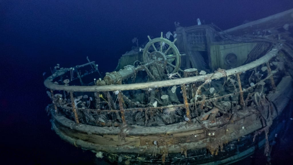 Mehr als 100 Jahre war das britische Expeditionsschiffs „Endurance“ im antarktischen Weddellmeer verschollen. Nun haben Forscher das hölzerne Wrack gefunden.