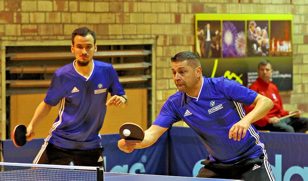Lukasz Dzikowski (l.) und Marin Kostadinov hatten zuletzt im Doppel viel Pech auf dem Schläger. Doch in Schwarzenberg kehrten sie zurück zu alter Stärke und gewannen in vier Sätzen.