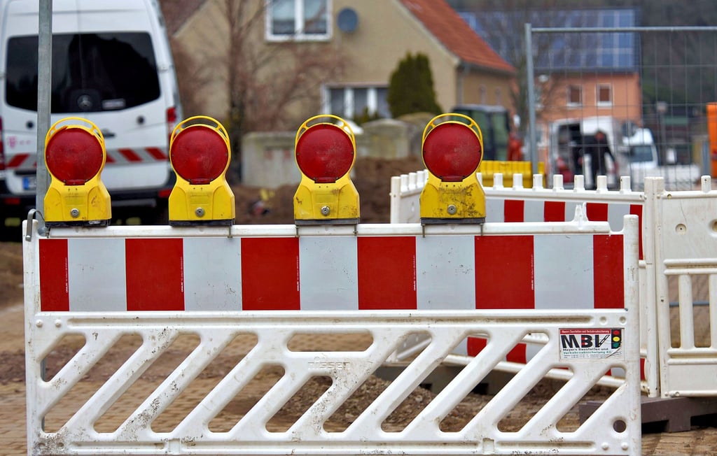 Die Straße über die Wipper in Klein Schierstedt ist gesperrt. Sie wird jetzt abgerissen. Der Verkehr wird umgeleitet.