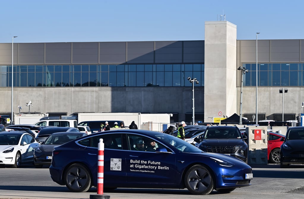 Das neue Werk der Tesla-Fabrik Berlin Brandenburg. Die sogenannte Gigafactory soll am gleichen Tag feierlich eröffnet werden.