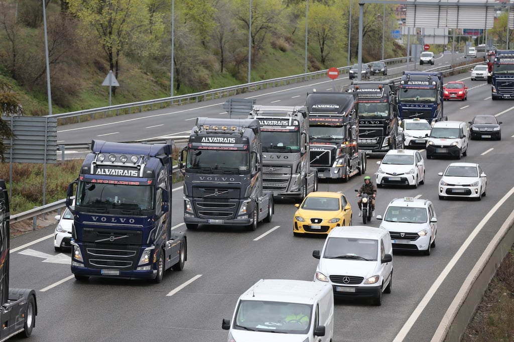 In Spanien streiken die LKW-Fahrer und blockieren wichtige Straßen.