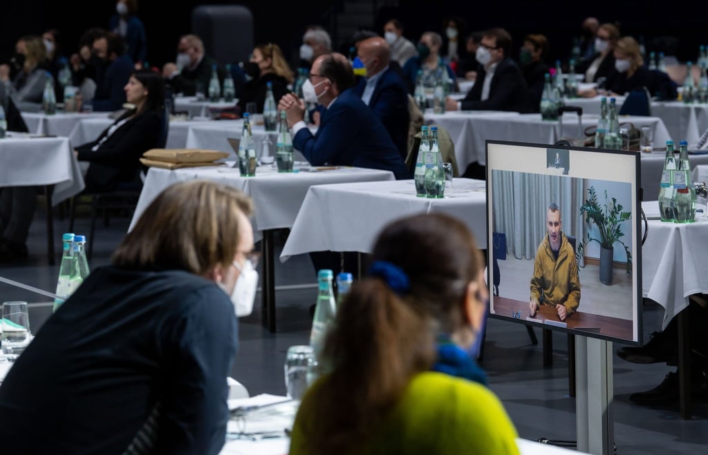 Vitali Klitschko ist per Live-Schalte mit dem Münchner Stadtrat verbunden.