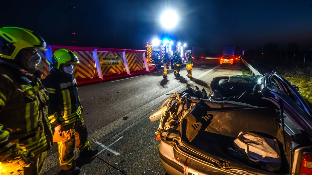 Ein tödlicher Unfall ereignete sich auf der A9 zwischen der Anschlussstelle Bad Dürrenberg und dem Kreuz Rippachtal.