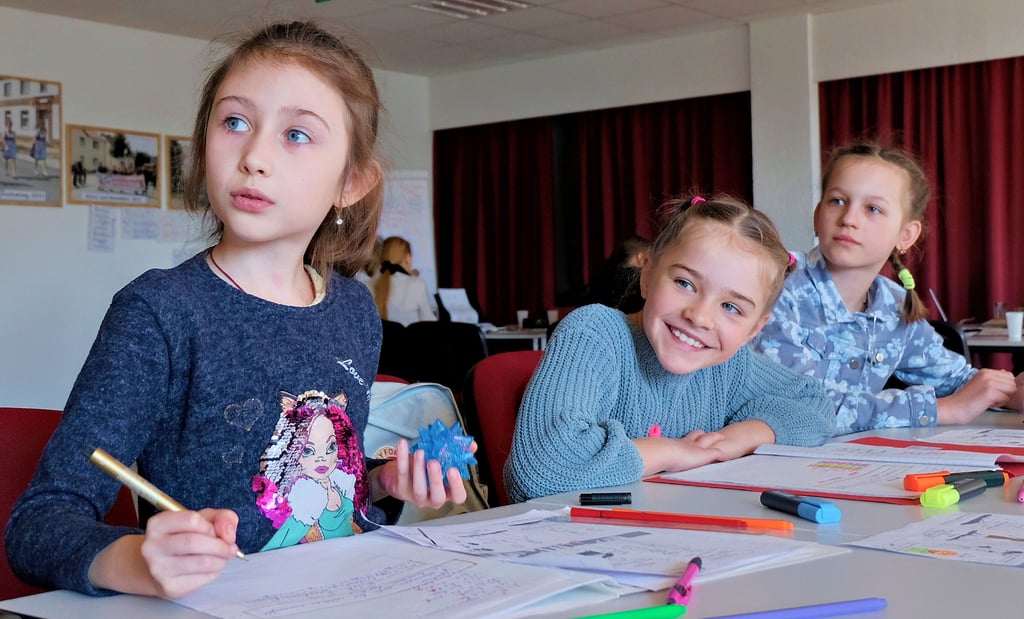 Lustige Namen. Diese drei Mädchen aus der Ukraine lernen im Deutschkurs unter anderem die Wochentage auf Deutsch.