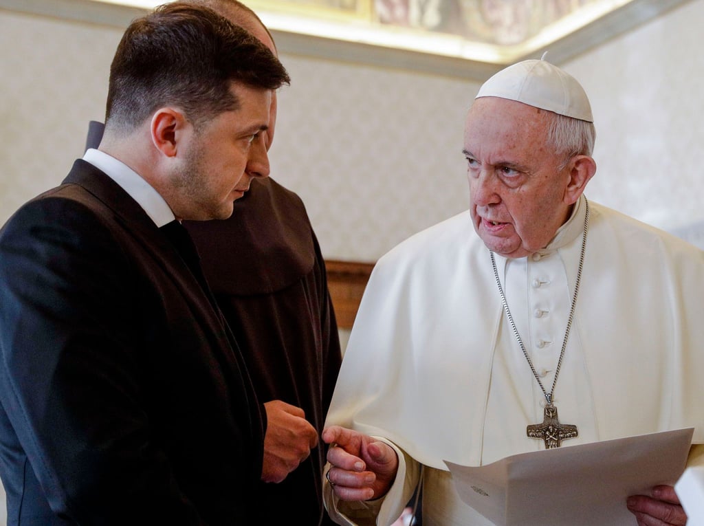 Wolodymyr Selenskyj hat mit Papst Franziskus telefoniert.