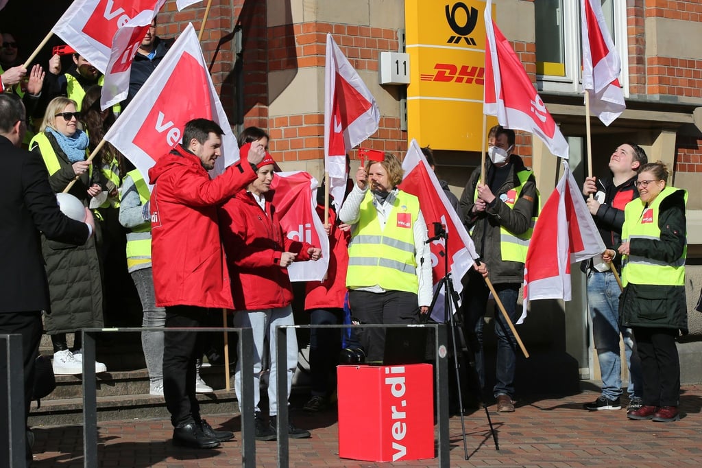 Die Gewerkschaft Verdi rief wiederholt zu Warnstreiks auf. Nun steht der Tarifvertrag.