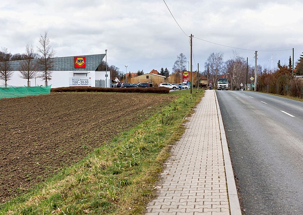 Eine Bushaltestelle soll in der Zeitzer Straße in der Nähe NP Markt in Droyßig entstehen.